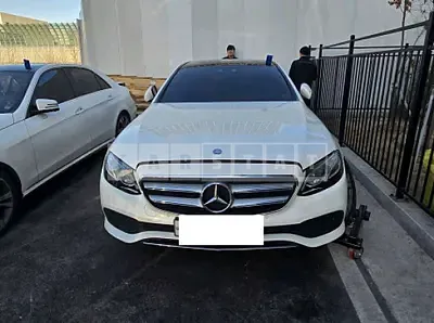 Photo 1 of 12: 2017 Mercedes-Benz E 300 4Matic — Korean insurance auction