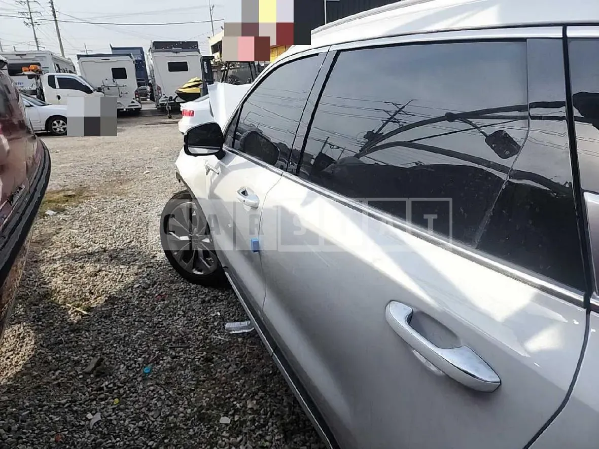 Photo 2 of 40: 2022 Kia Sorento, VIN KNARH81BGPA194234 — Korean insurance auction