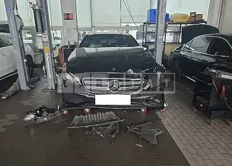 Photo 2 of 11: 2018 Mercedes-Benz E 200 — Korean insurance auction