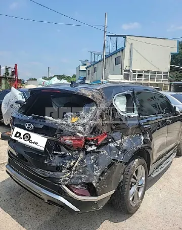 Photo 2 of 34: 2019 Hyundai Santa Fe, VIN KMHS581CDKU099455 — Korean insurance auction