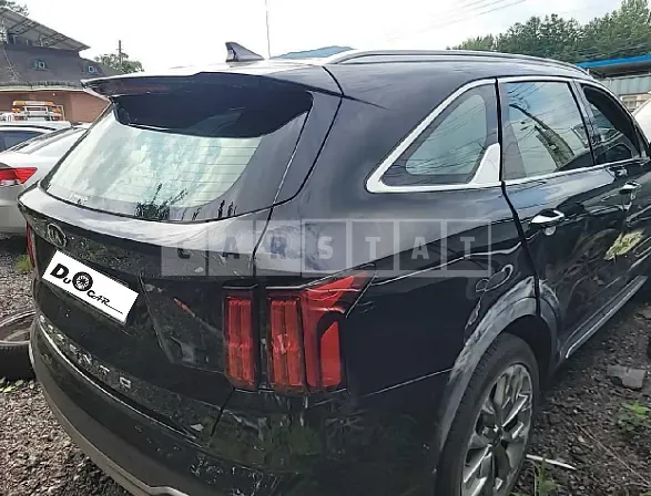 Photo 2 of 13: 2021 Kia Sorento, VIN KNARG81BGMA013708 — Korean insurance auction