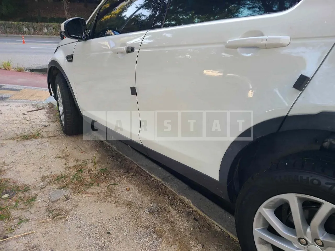 Photo 2 of 12: 2017 Land Rover Discovery Sport 2.0d, VIN SALCA2BN1HH669432 — Korean insurance auction