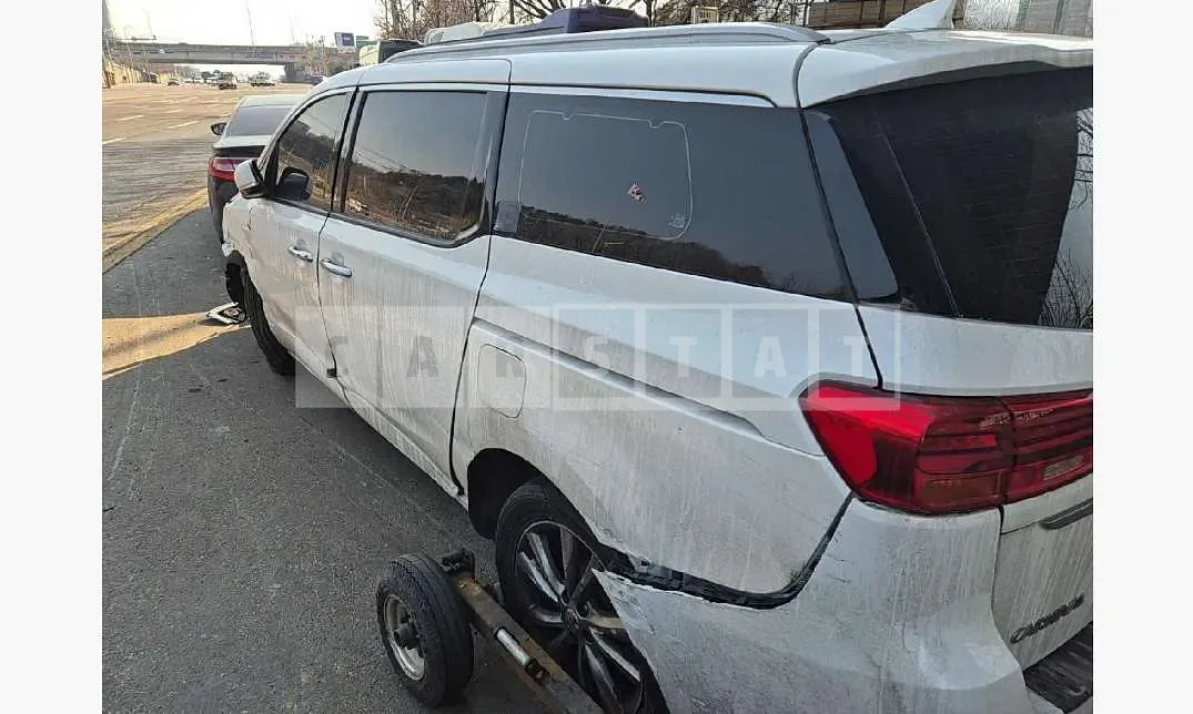 Photo 2 of 21: 2018 Kia Carnivals — Korean insurance auction