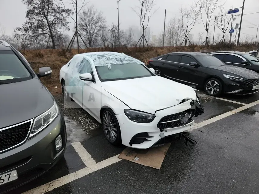 Photo 2 of 5: 2021 Mercedes-Benz E350 4Matic, VIN W1KZF8GB9MB000509 — Korean insurance auction