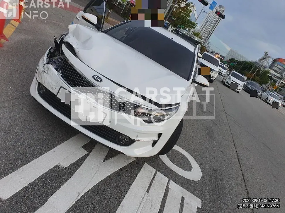 Photo 2 of 7: 2017 Kia K5 2.0 — Korean insurance auction