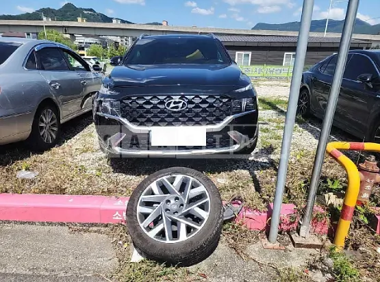 Photo 2 of 11: 2021 Hyundai Santa Fe, VIN KMHS581HGMU394875 — Korean insurance auction