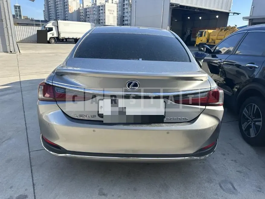 Photo 2 of 13: 2018 Lexus ES300h, VIN JTHB21B16K2011590 — Korean insurance auction