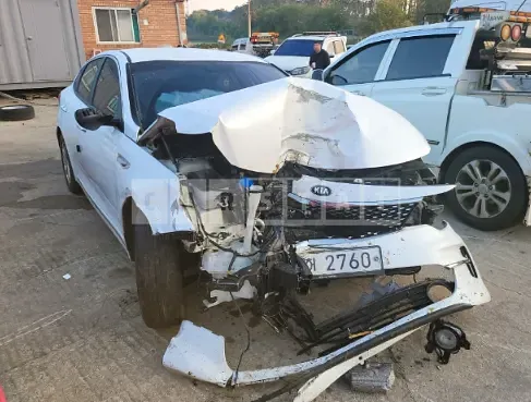 Photo 2 of 3: 2018 Kia K5, VIN KNAGS416BJA187299 — Korean insurance auction