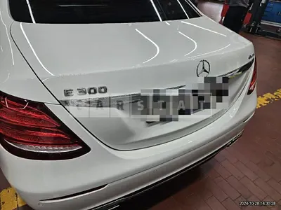 Photo 1 of 29: 2018 Mercedes-Benz E300 4Matic — Korean insurance auction