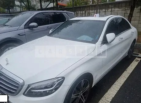 Photo 2 of 13: 2019 Mercedes-Benz C220d 4Matic, VIN WDDWF1FB3KR436952 — Korean insurance auction