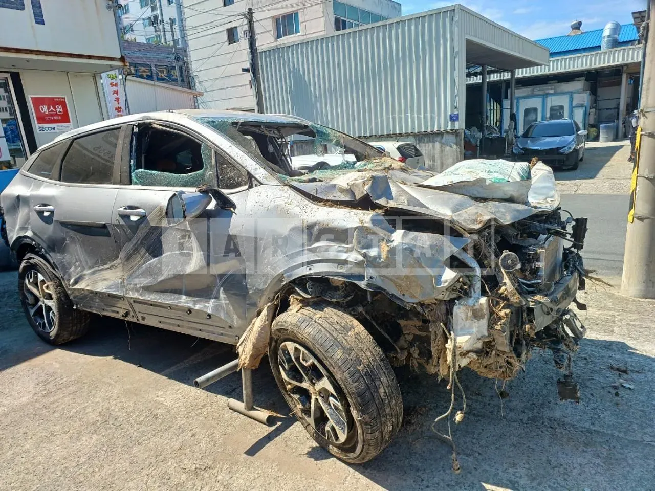 Photo 2 of 7: 2021 Kia Sportage Hybrid, VIN KNAPX81GBNK006859 — Korean insurance auction