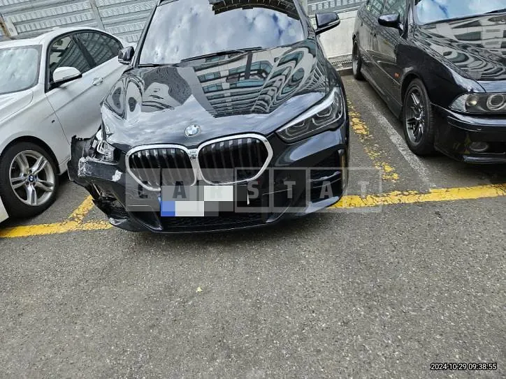 Photo 2 of 37: 2022 BMW X1 xDrive20i — Korean insurance auction