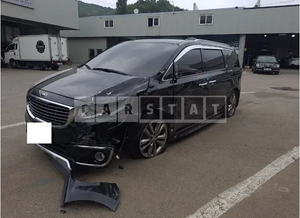 Photo 2 of 31: 2017 Kia Carnival — Korean insurance auction