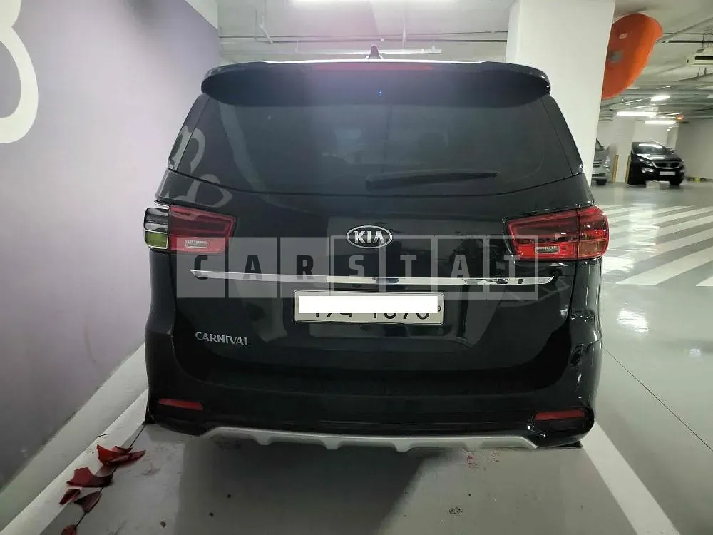 Photo 2 of 40: 2018 Kia Carnival, VIN KNAME81ABKS495346 — Korean insurance auction