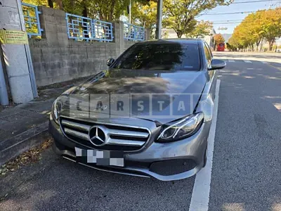 Photo 1 of 30: 2017 Mercedes-Benz E200 — Korean insurance auction