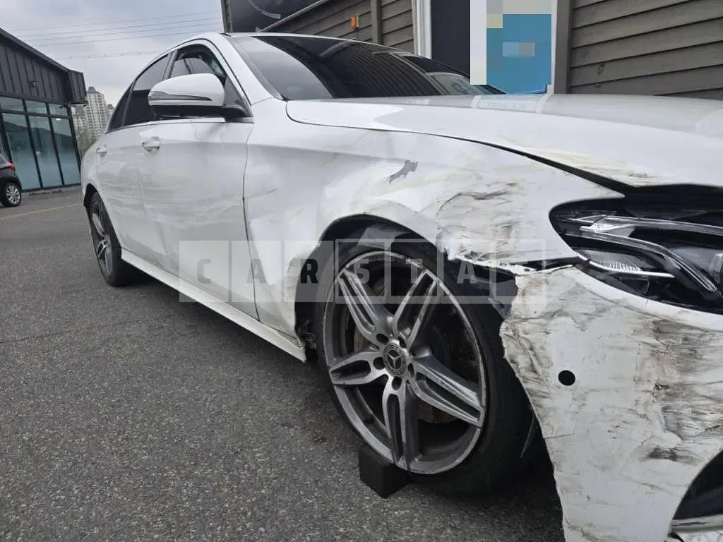 Photo 2 of 7: 2018 Mercedes-Benz E300 — Korean insurance auction