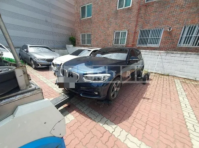 Photo 2 of 8: 2017 BMW 118d — Korean insurance auction