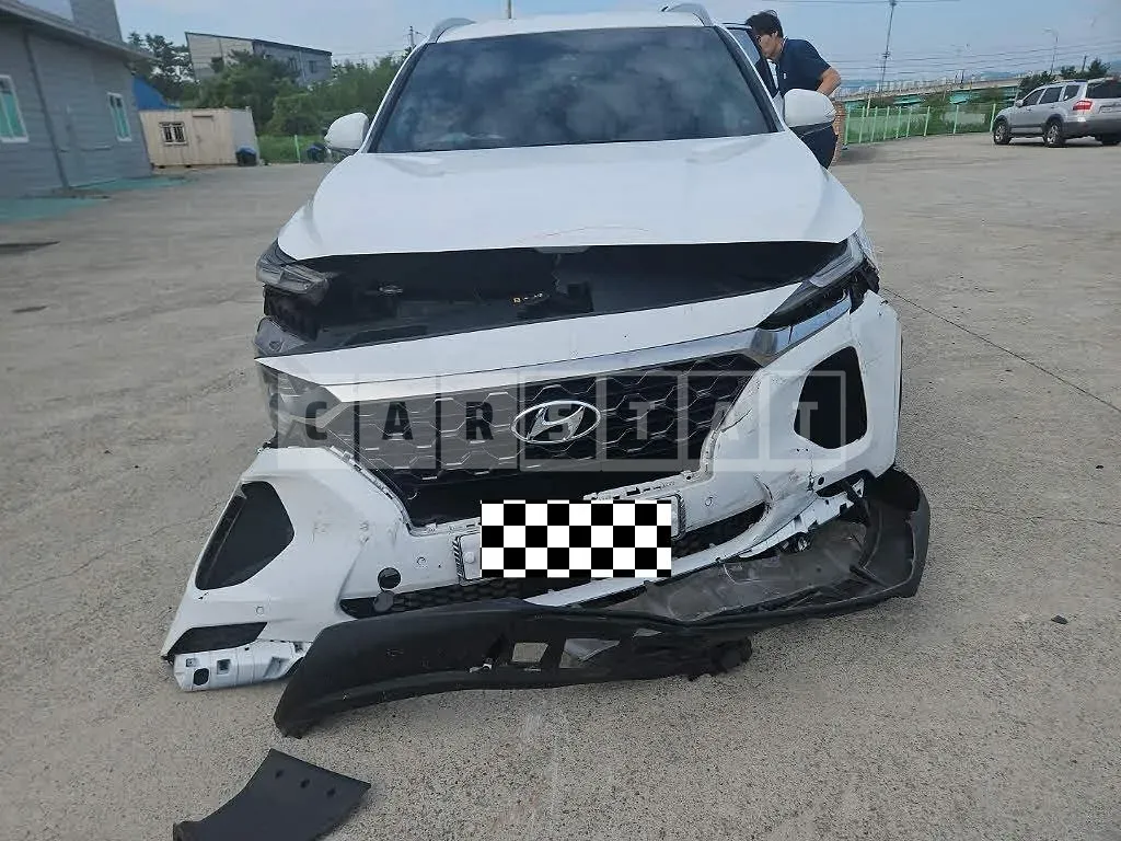 Photo 2 of 32: 2018 Hyundai Santa Fe, VIN KMHS381BBKU009486 — Korean insurance auction