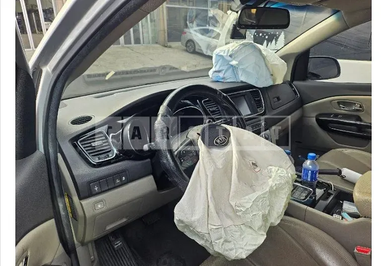Photo 2 of 11: 2015 Kia Carnivals — Korean insurance auction