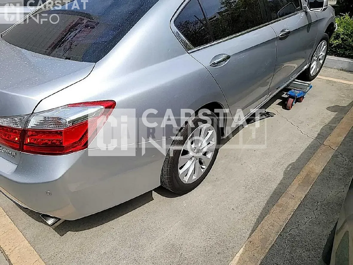 Photo 2 of 34: 2015 Honda Accord 2.4, VIN 1HGCR2680FA510998 — Korean insurance auction
