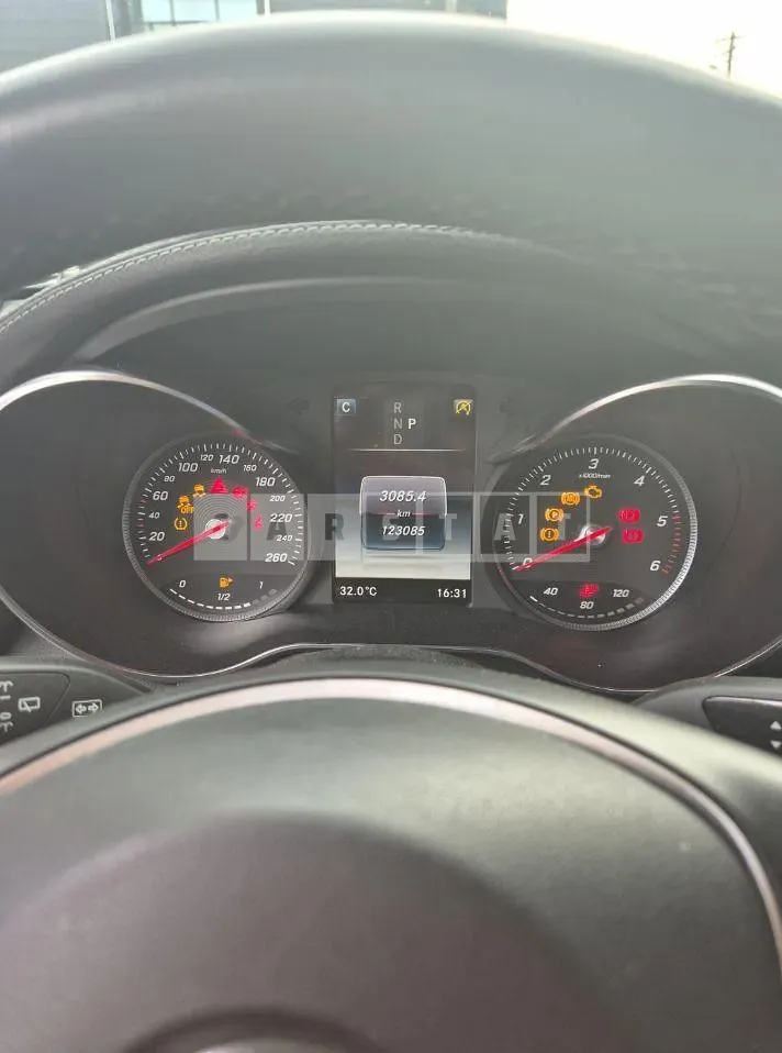 Photo 2 of 3: 2018 Mercedes-Benz GLC220 d 4Matic — Korean insurance auction