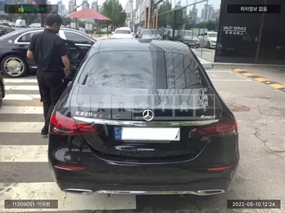 Photo 1 of 10: 2022 Mercedes-Benz E220d 4Matic, VIN W1KZF0FB9NB023700 — Korean insurance auction