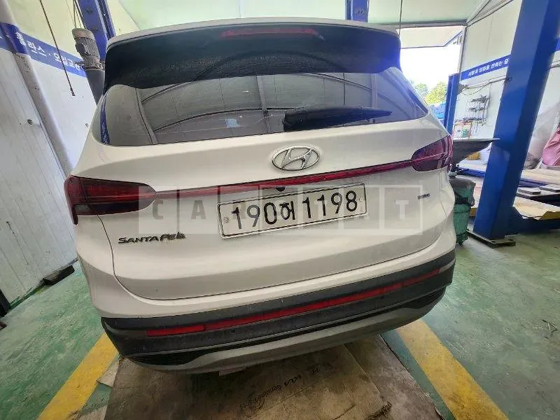 Photo 2 of 15: 2022 Hyundai Santa Fe — Korean insurance auction