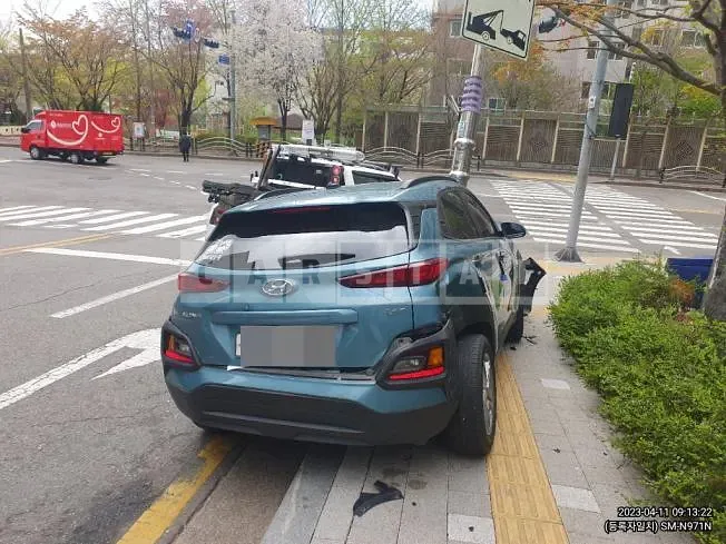 Photo 2 of 12: 2018 Hyundai Kona 1.6 Turbo, VIN KMHK4815GJU137773 — Korean insurance auction
