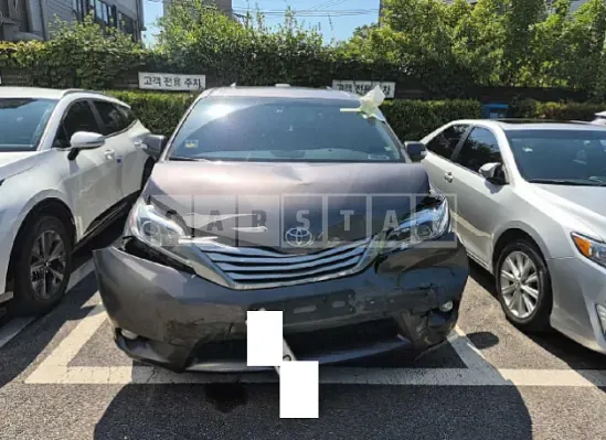 Photo 2 of 24: 2015 Toyota Sienna 4WD — Korean insurance auction