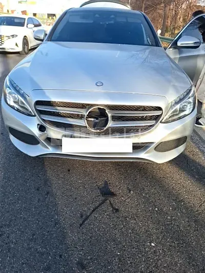 Photo 1 of 31: 2017 Mercedes-Benz C220 d — Korean insurance auction