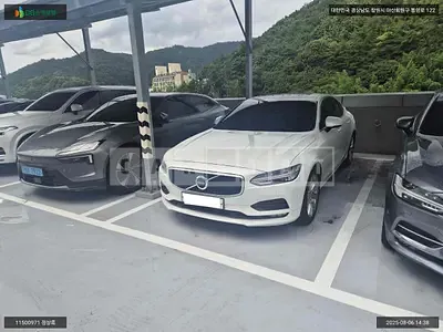Photo 1 of 17: 2018 Volvo S90 D4, VIN YV1PSA8ADJ1038588 — Korean insurance auction