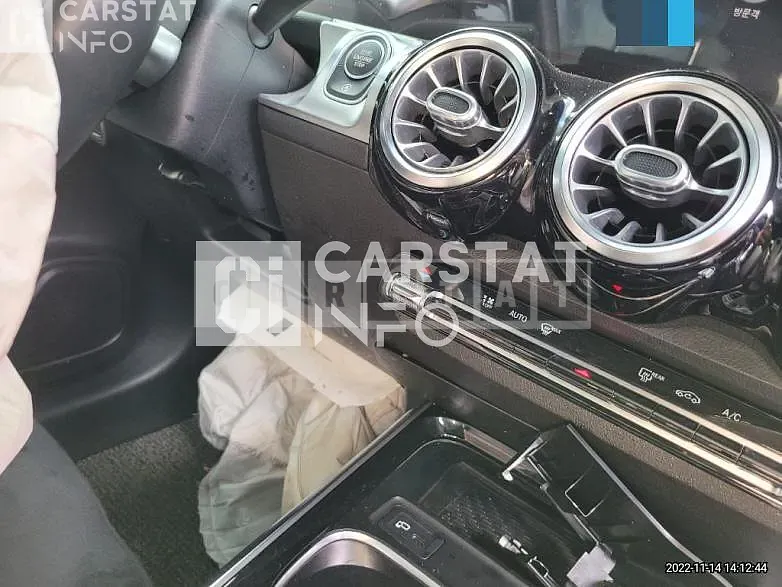 Photo 2 of 37: 2020 Mercedes-Benz GLB250 4Matic — Korean insurance auction