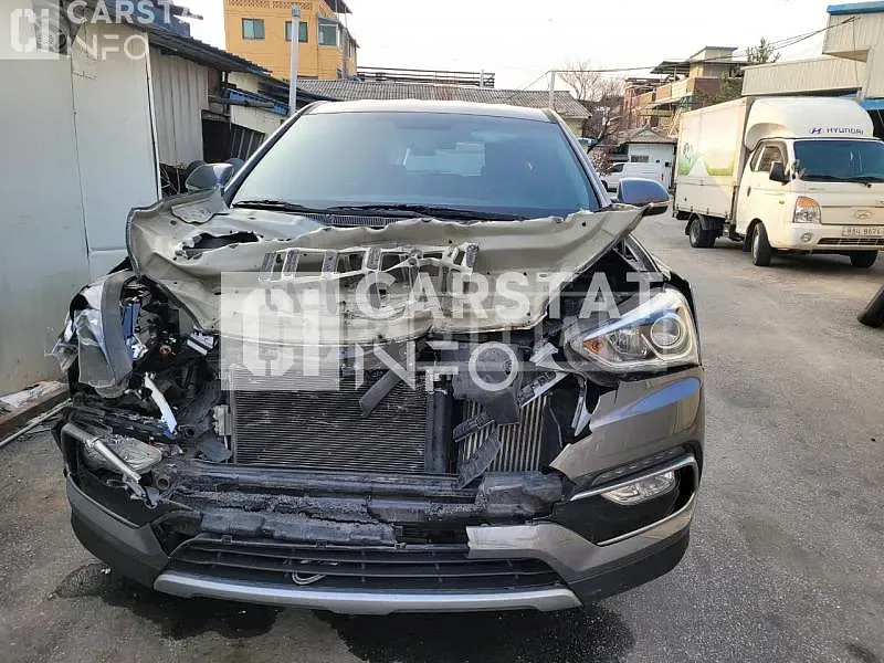 Photo 2 of 26: 2016 Hyundai Santa Fe, VIN KMHSU81UBGU633001 — Korean insurance auction