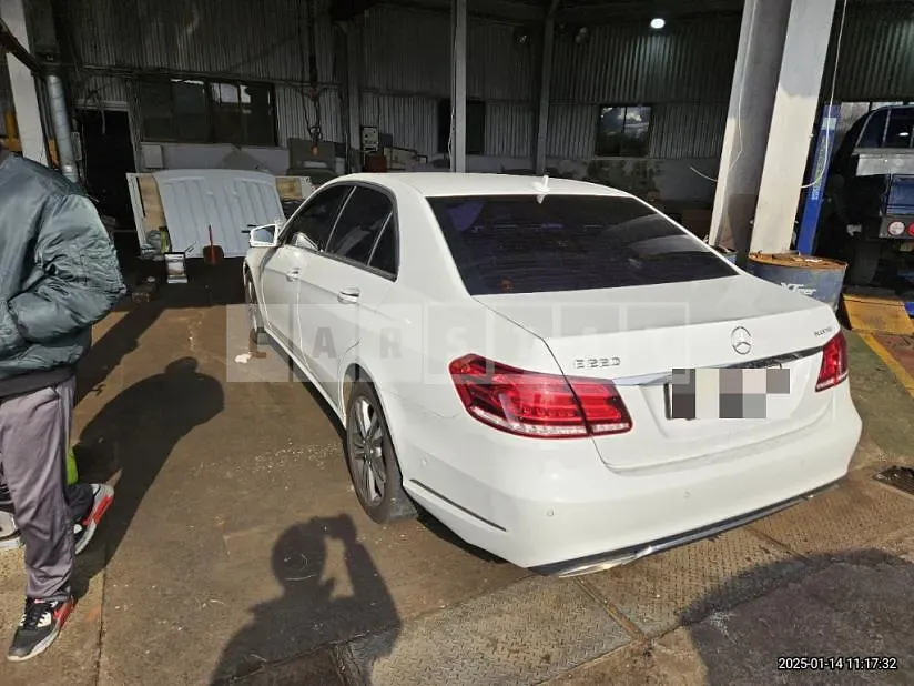 Photo 2 of 21: 2016 Mercedes-Benz E220 BlueTec — Korean insurance auction
