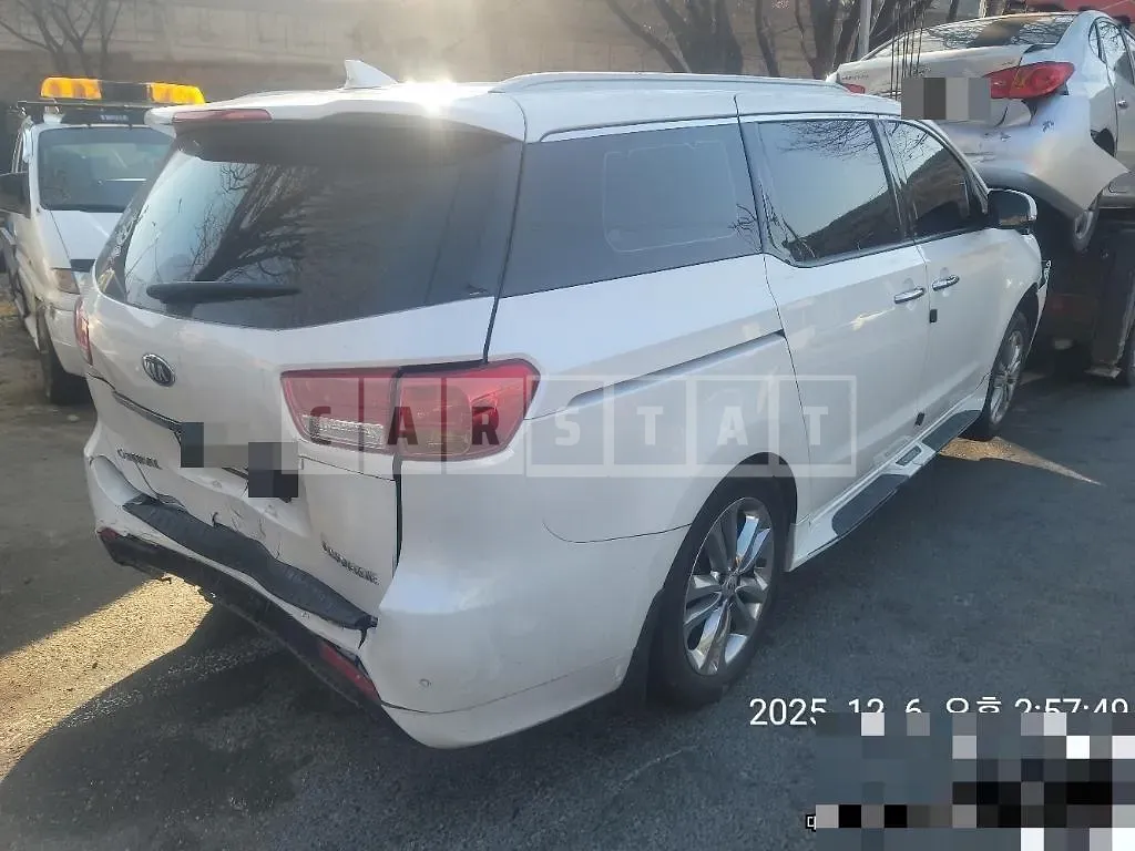 Photo 2 of 11: 2017 Kia Carnivals — Korean insurance auction