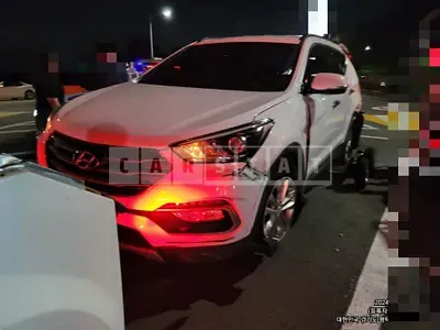 Photo 1 of 13: 2017 Hyundai Santa Fe DM 2.0 (4WD) — Korean insurance auction