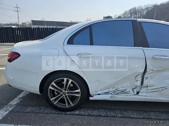 Photo 2 of 39: 2023 Mercedes-Benz E250 — Korean insurance auction
