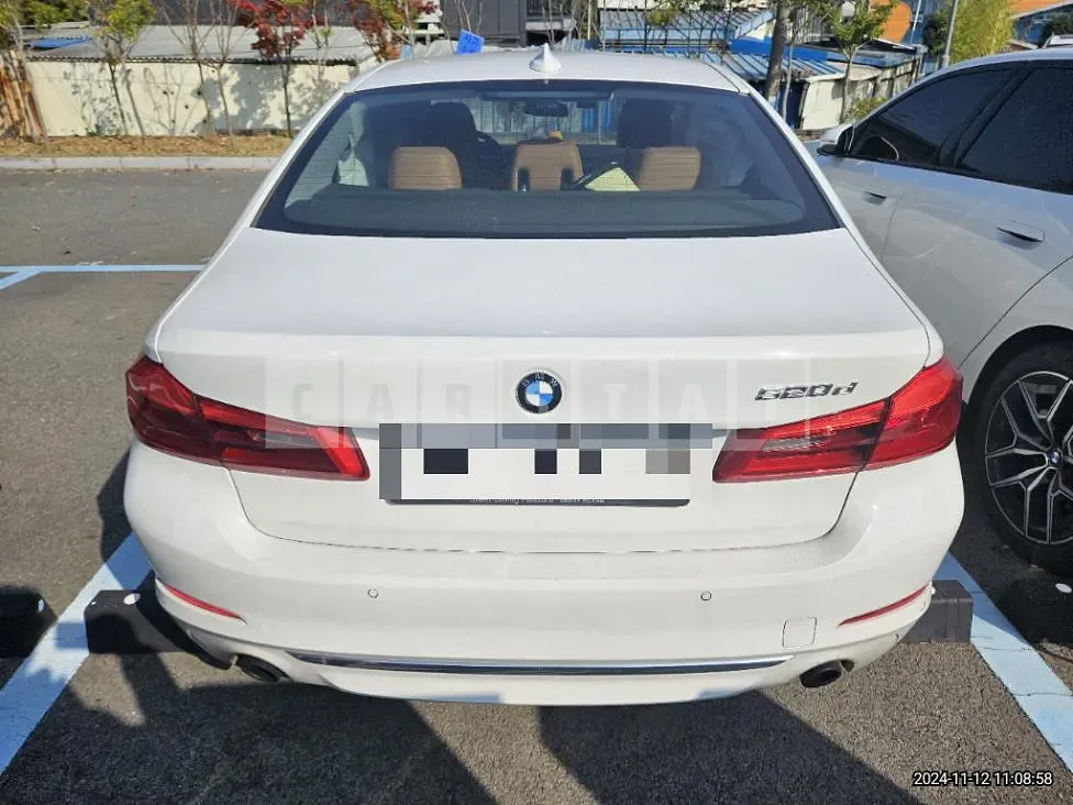 Photo 2 of 15: 2018 BMW 520d — Korean insurance auction
