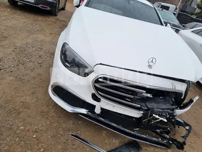 Photo 1 of 31: 2021 Mercedes-Benz E250, VIN W1KZF4FB0MA937636 — Korean insurance auction