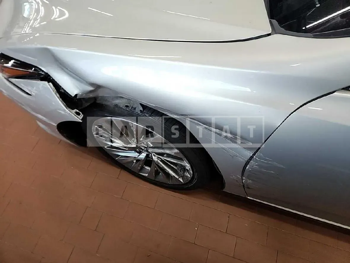 Photo 2 of 13: 2019 Lexus ES300h — Korean insurance auction