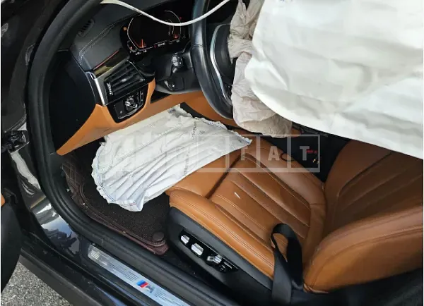 Photo 2 of 26: 2021 BMW 520i — Korean insurance auction