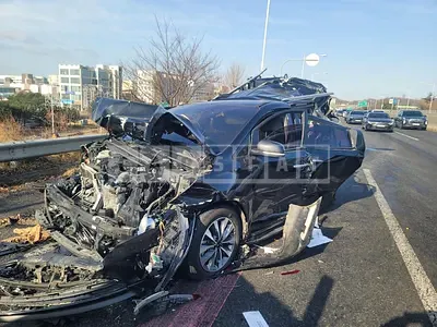 Photo 1 of 7: 2015 Kia Carnivals — Korean insurance auction