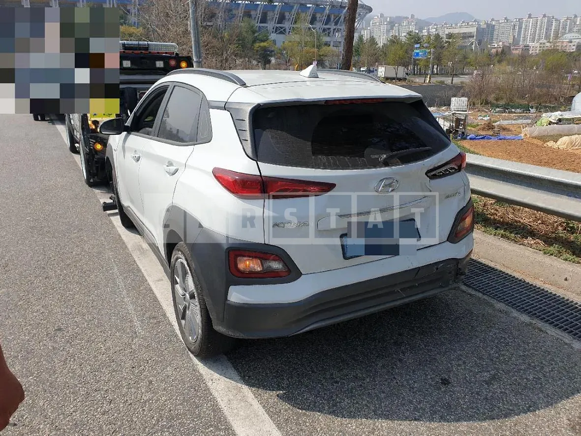 Photo 2 of 6: 2020 Hyundai Kona Electric, VIN KMHK281GFLU115864 — Korean insurance auction