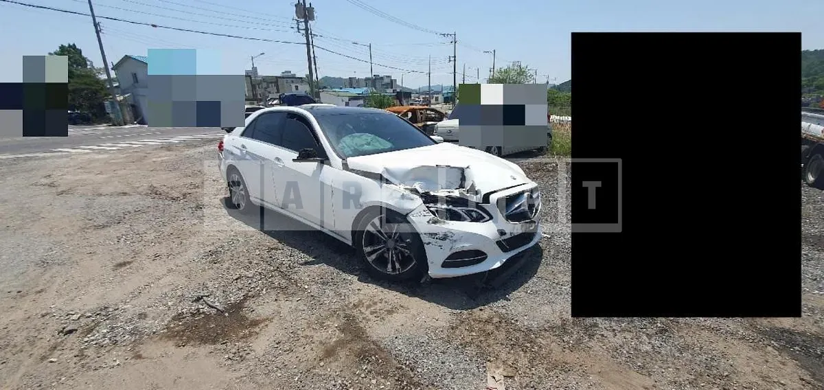 Photo 2 of 5: 2016 Mercedes-Benz E300 4Matic, VIN WDDHF8BB8GB295223 — Korean insurance auction