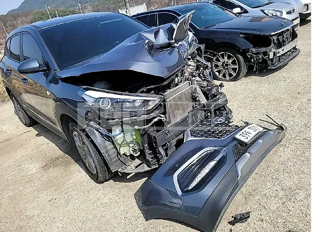 Photo 2 of 8: 2018 Hyundai Tucson, VIN KMHJ2815GJU555398 — Korean insurance auction