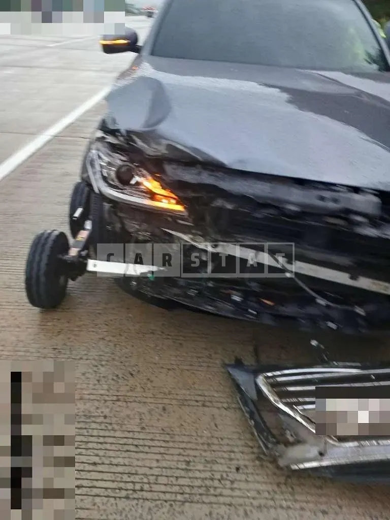 Photo 2 of 10: 2015 Genesis 3.3 — Korean insurance auction