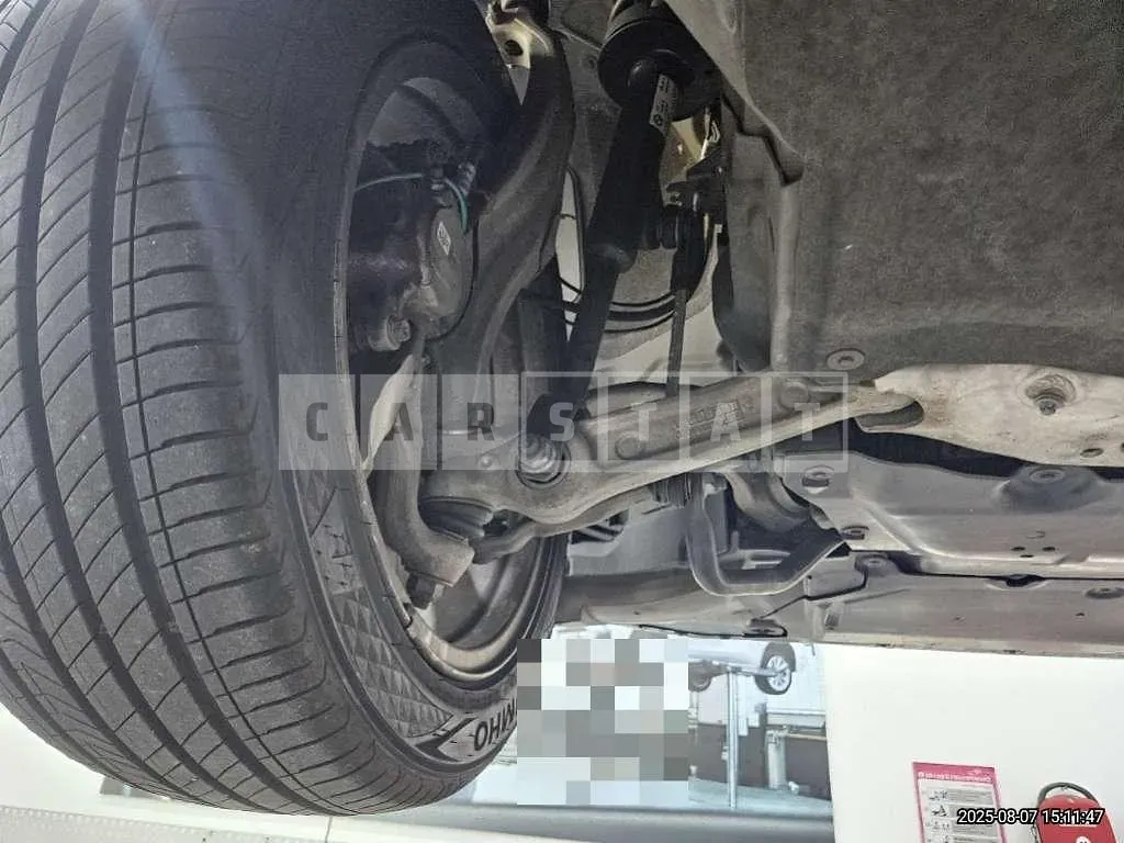 Photo 2 of 15: 2018 BMW 520i — Korean insurance auction