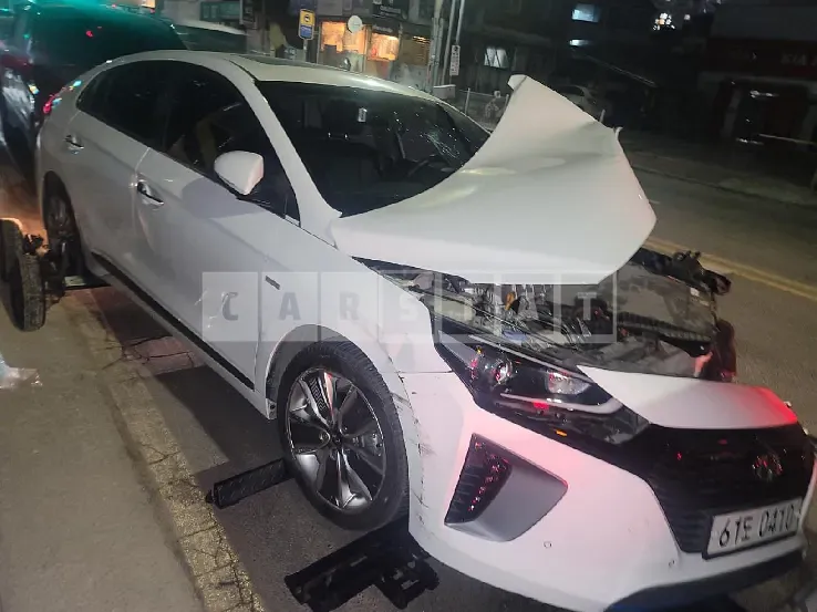 Photo 2 of 6: 2016 Hyundai Modern Ionic, VIN KMHC051CGGU001209 — Korean insurance auction