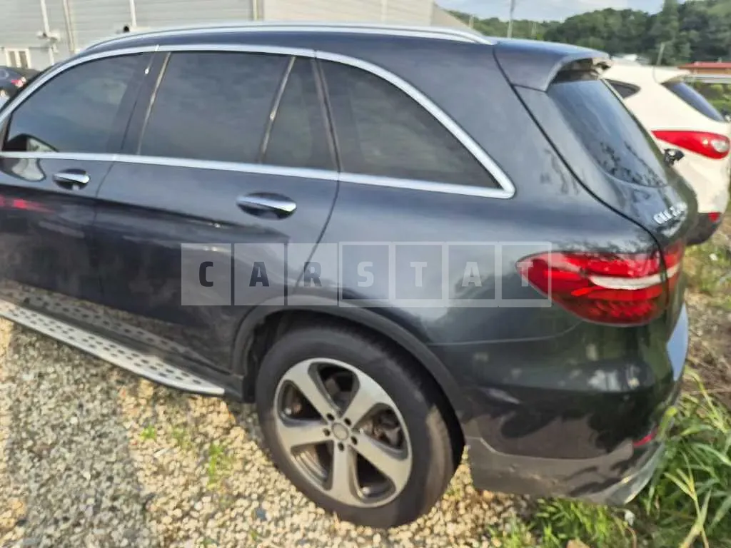 Photo 2 of 10: 2016 Mercedes-Benz GLC250d 4Matic — Korean insurance auction