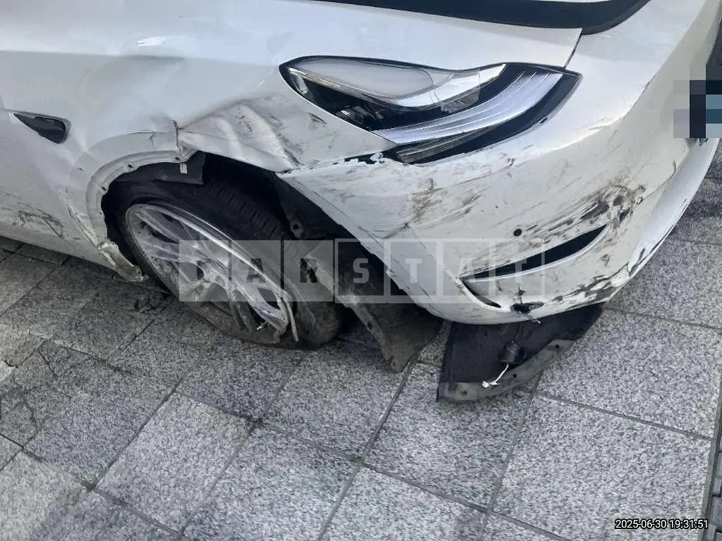 Photo 2 of 17: 2022 Tesla Model Y Long Range — Korean insurance auction